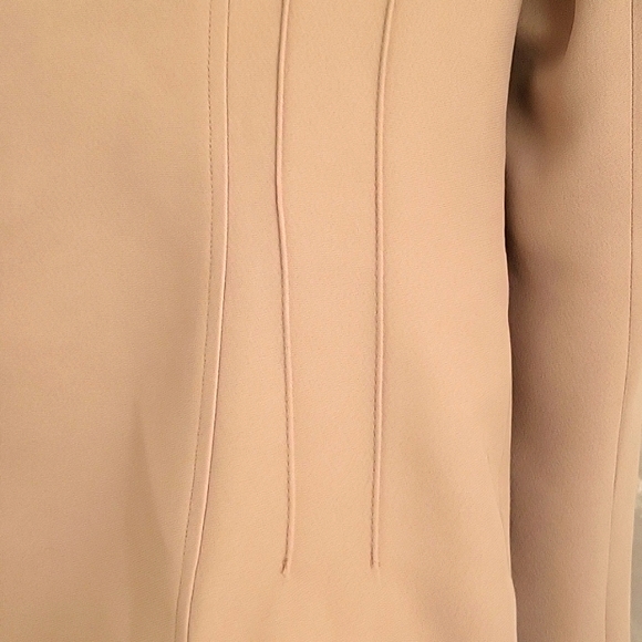 Laura Studio Tailored Tan Blazer, LIKE NEW. Fully Lined, Pockets! 10 - Picture 6 of 9